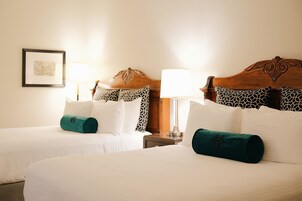 Ropa de cama de alta calidad, minibar, escritorio y cortinas blackout