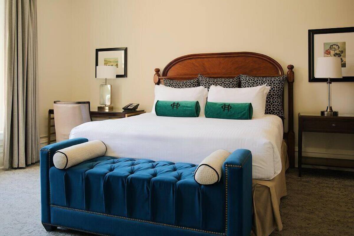 Deluxe Room (Classic) | Premium bedding, minibar, desk, blackout drapes