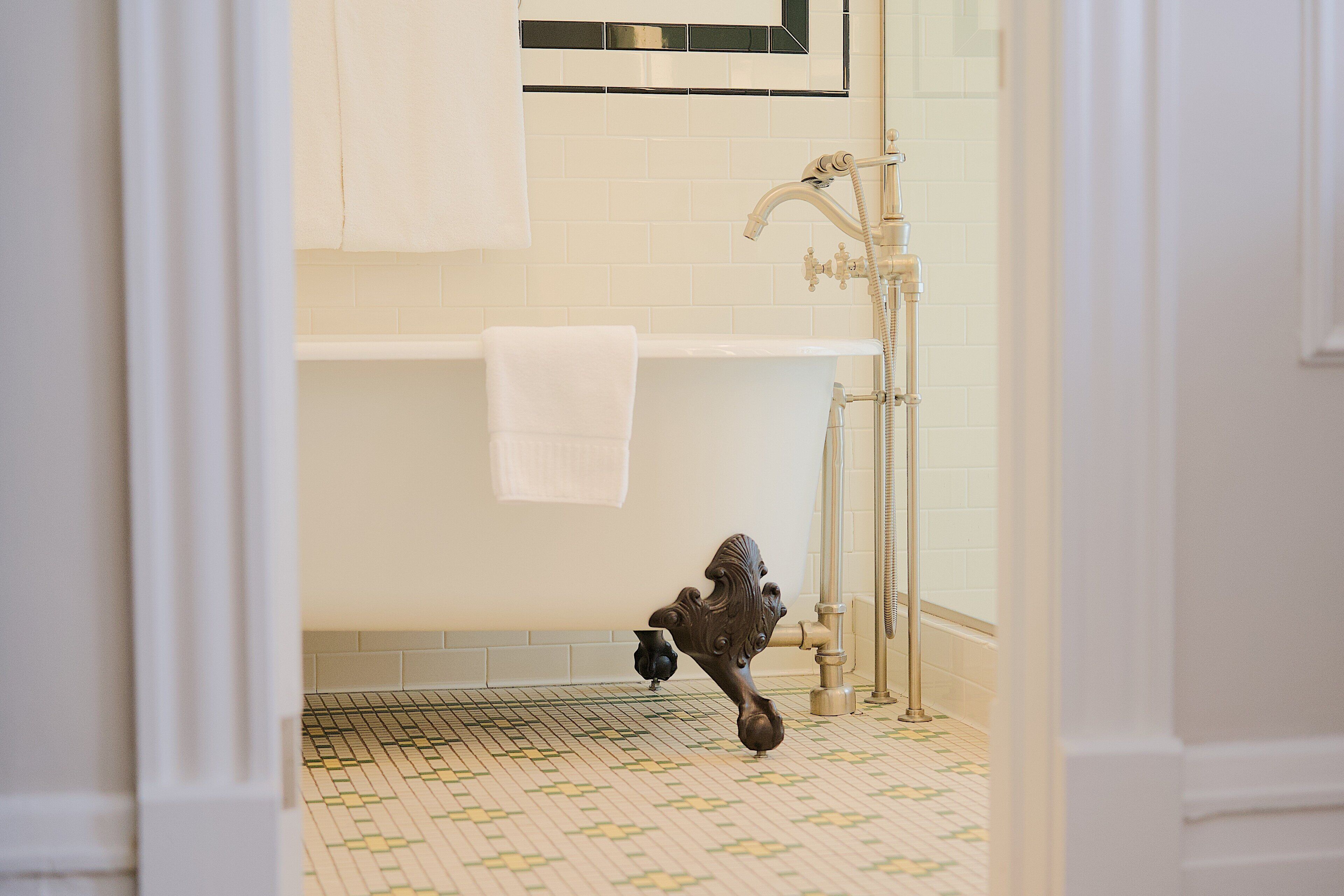 premium room (classic) | bathroom | combined shower/bathtub, designer toiletries, hair dryer, bathrobes