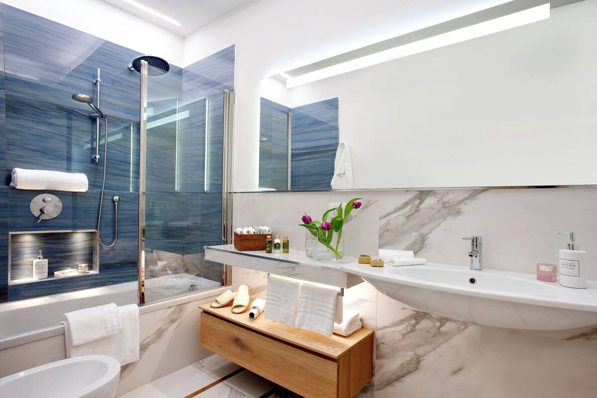 combined shower/bathtub, designer toiletries, hair dryer, slippers