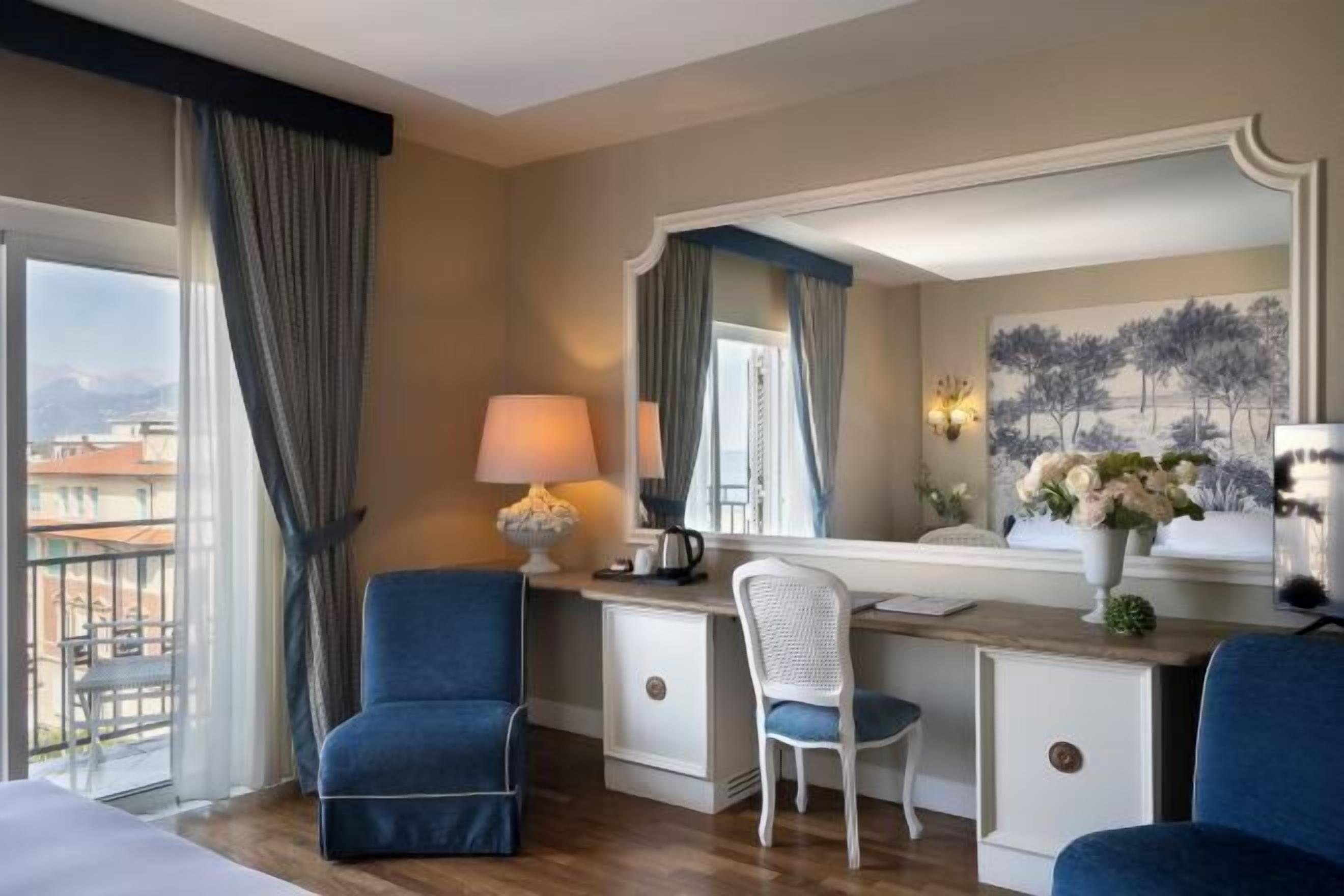 Premium bedding, down comforters, minibar, in-room safe