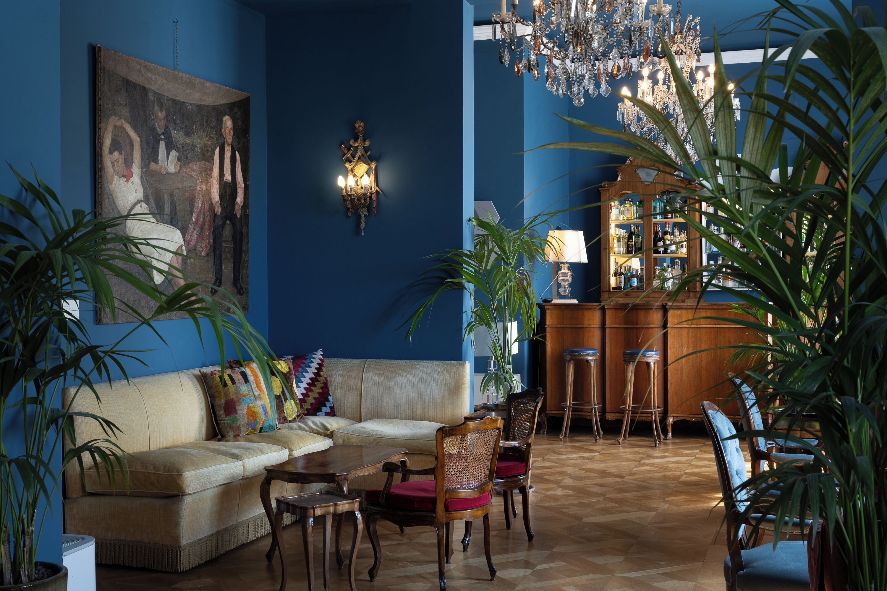 2 bars/lounges, cocktail bar, rooftop bar