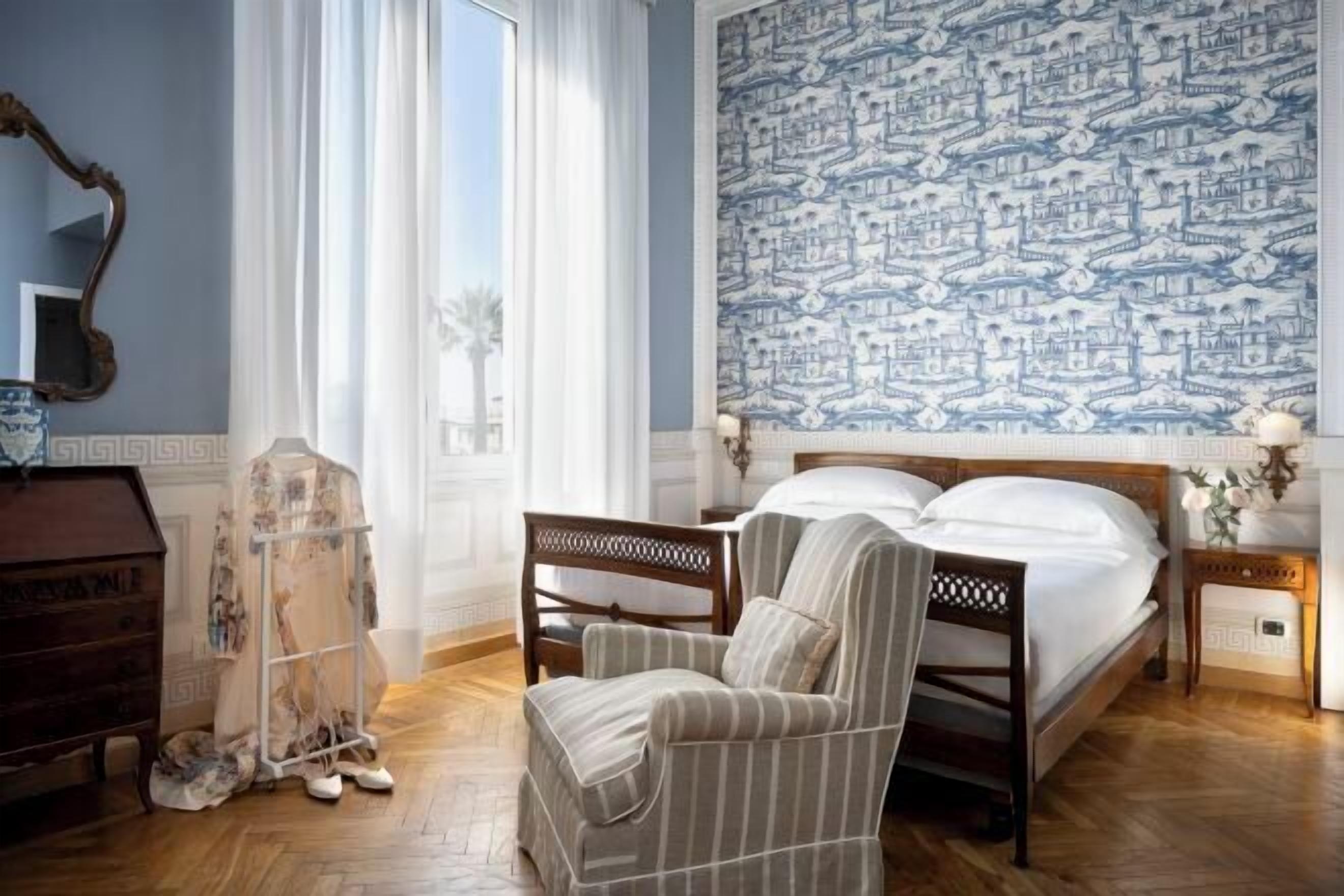 Premium bedding, down comforters, minibar, in-room safe