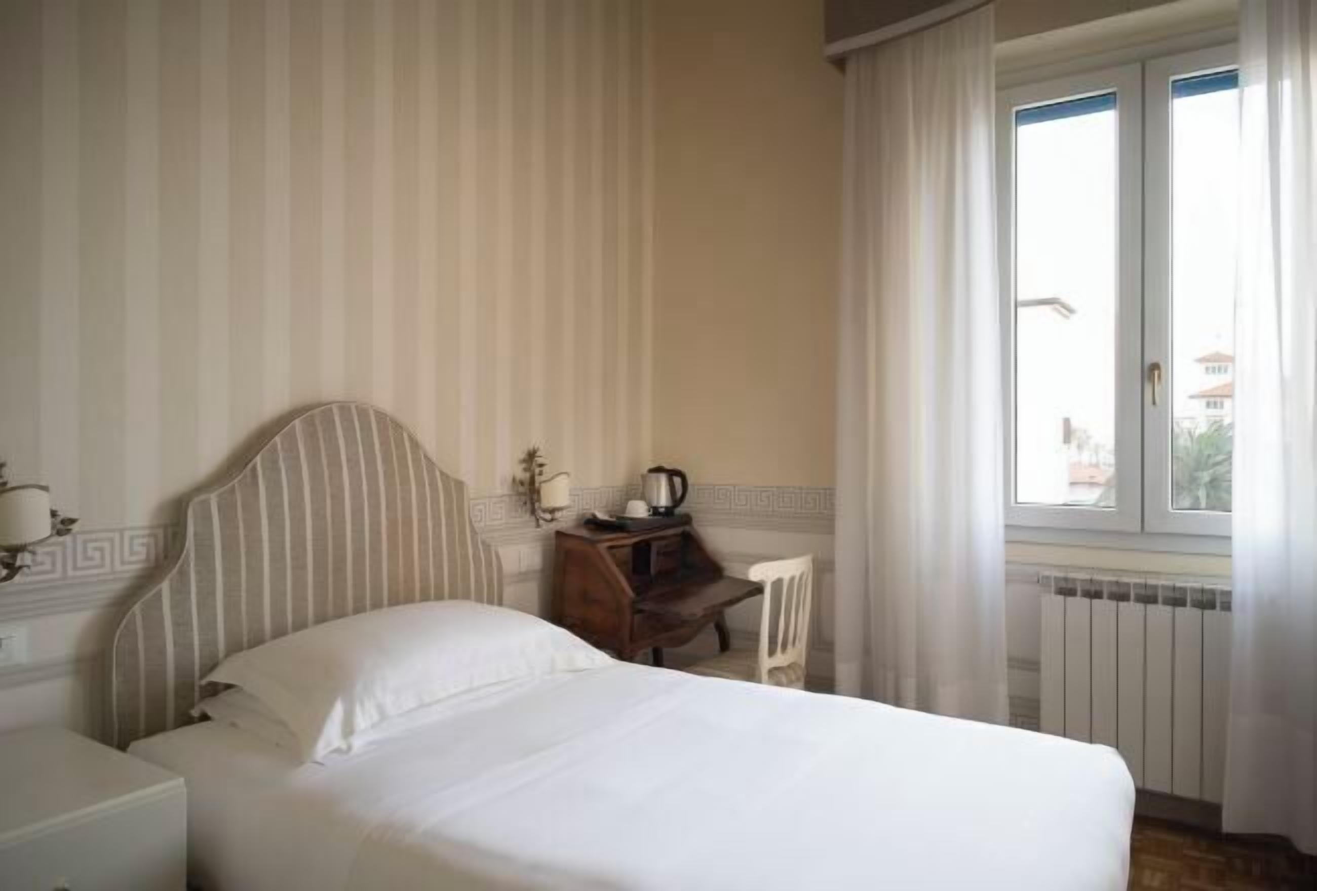 Premium bedding, down comforters, minibar, in-room safe