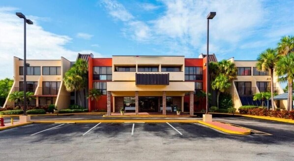 Exterior - Red Roof Inn St Petersburg - Clearwater/Airport (Clearwater)