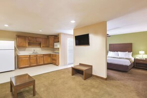 Suite, 1 King Bed, Non Smoking | Private kitchen