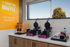 Free daily buffet breakfast - Hampton Inn Owensboro South (Owensboro)
