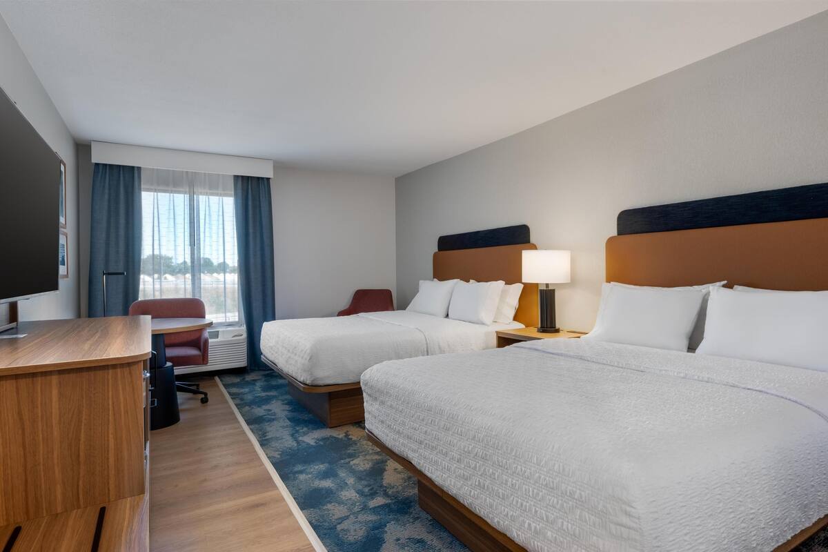 Standard Room, 2 Queen Beds, Non Smoking | Iron/ironing board, cribs (free), high-speed internet, alarm clocks
