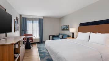 Deluxe Room, Non Smoking | Living area | TV