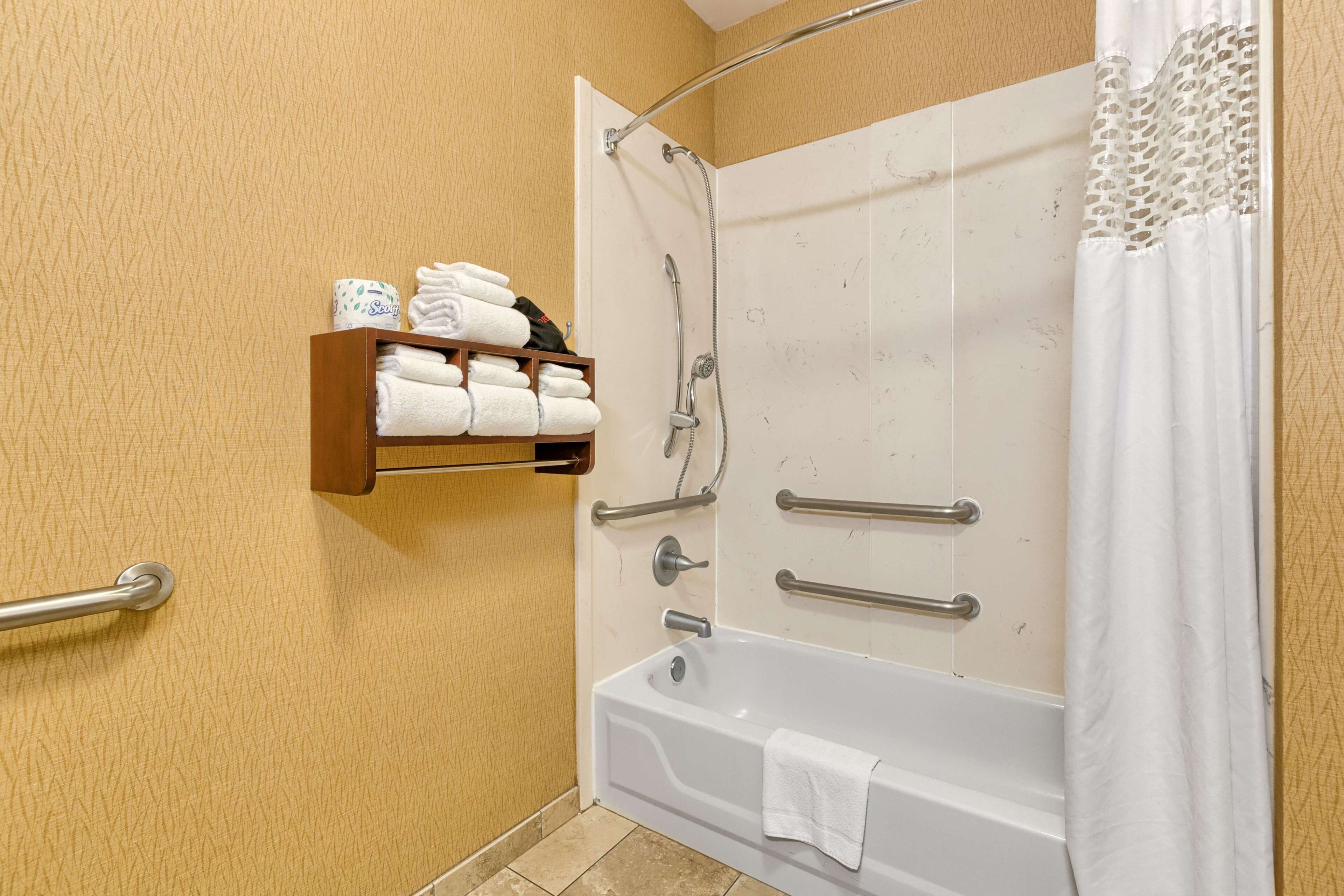 room, 1 king bed, accessible, non smoking | bathroom | hair dryer, towels