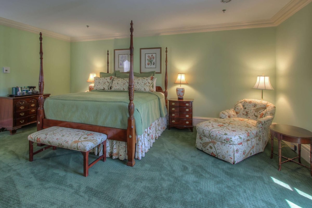 Egyptian cotton sheets, premium bedding, down comforters, pillowtop beds