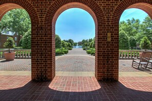 Terrace/patio - The Founders Inn and Spa, Tapestry Collection by Hilton (Virginia Beach)