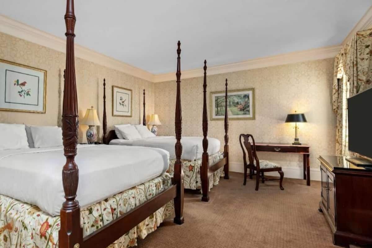 Egyptian cotton sheets, premium bedding, down comforters, pillowtop beds