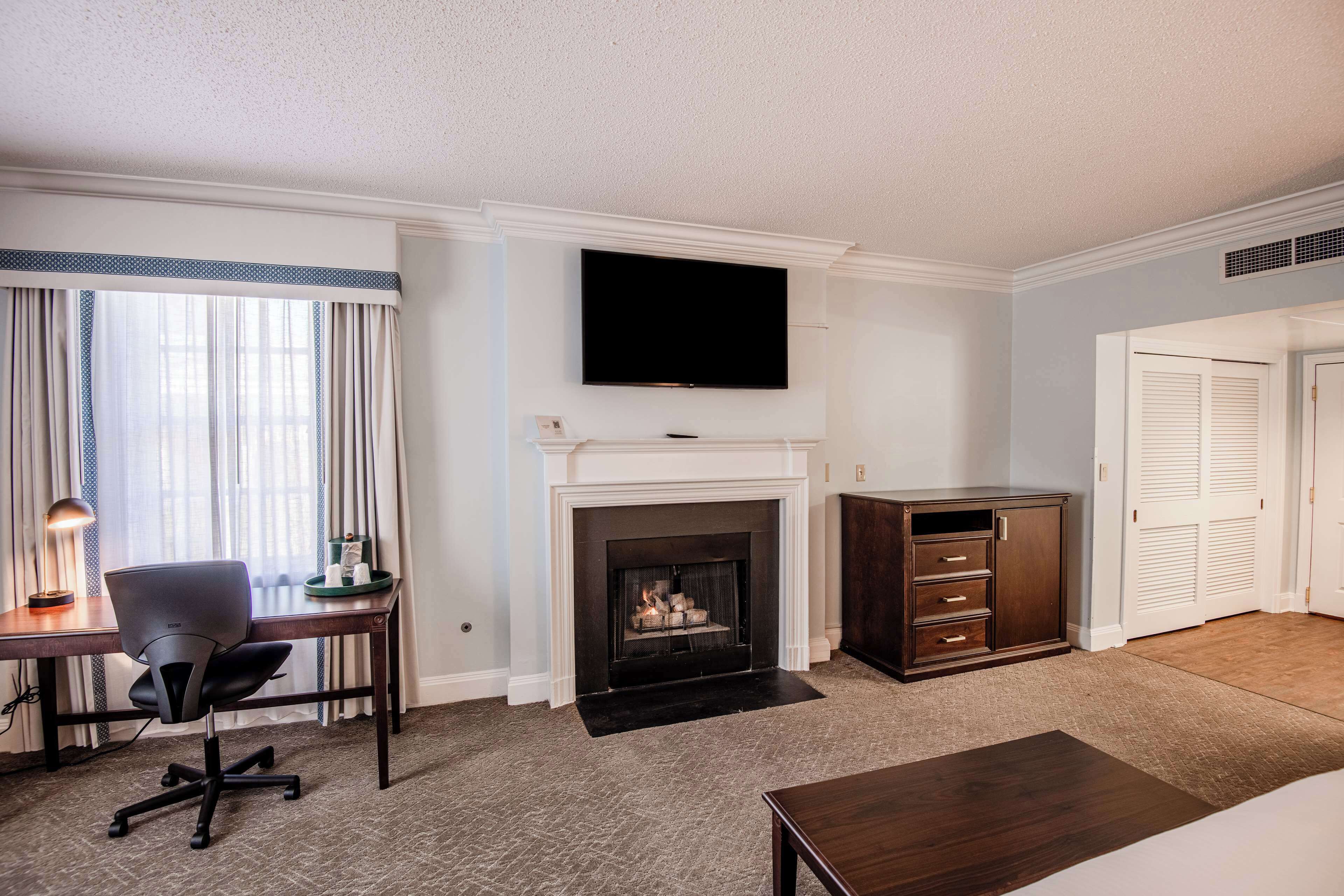 suite, 1 king bed, fireplace | egyptian cotton sheets, premium bedding, down duvets, pillow-top beds