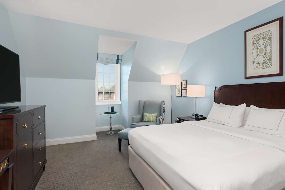 Egyptian cotton sheets, premium bedding, down comforters, pillowtop beds