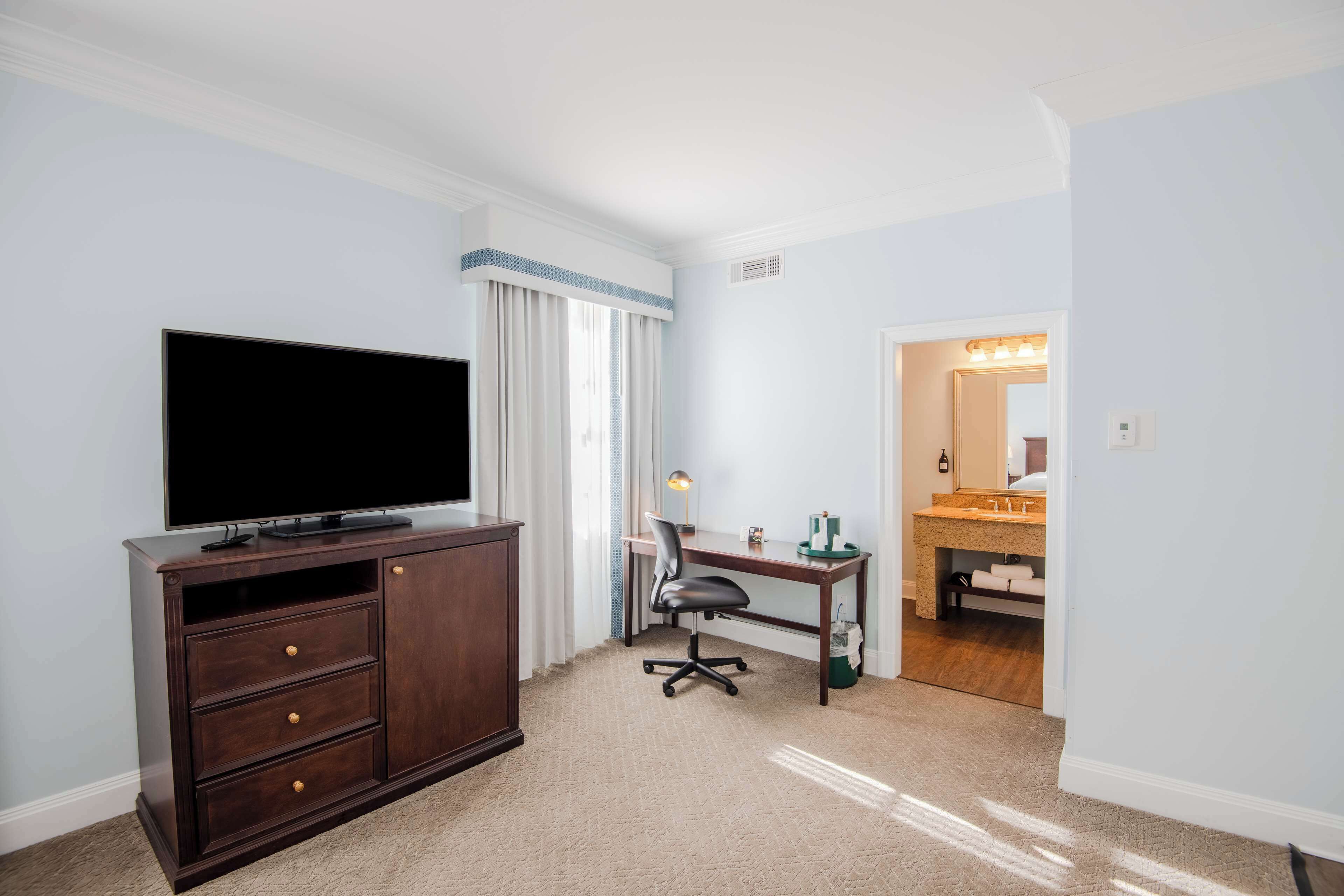 deluxe room, 1 king bed | egyptian cotton sheets, premium bedding, down duvets, pillow-top beds