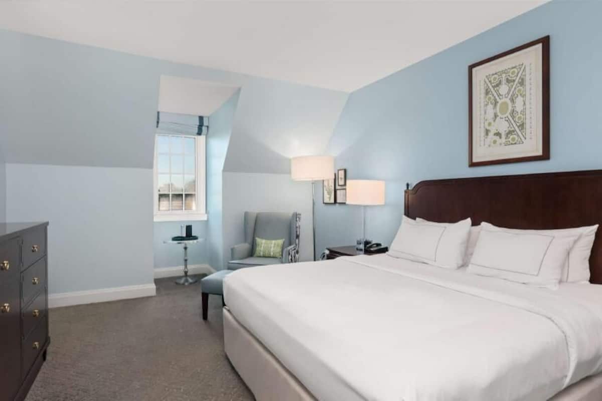 Egyptian cotton sheets, premium bedding, down comforters, pillowtop beds