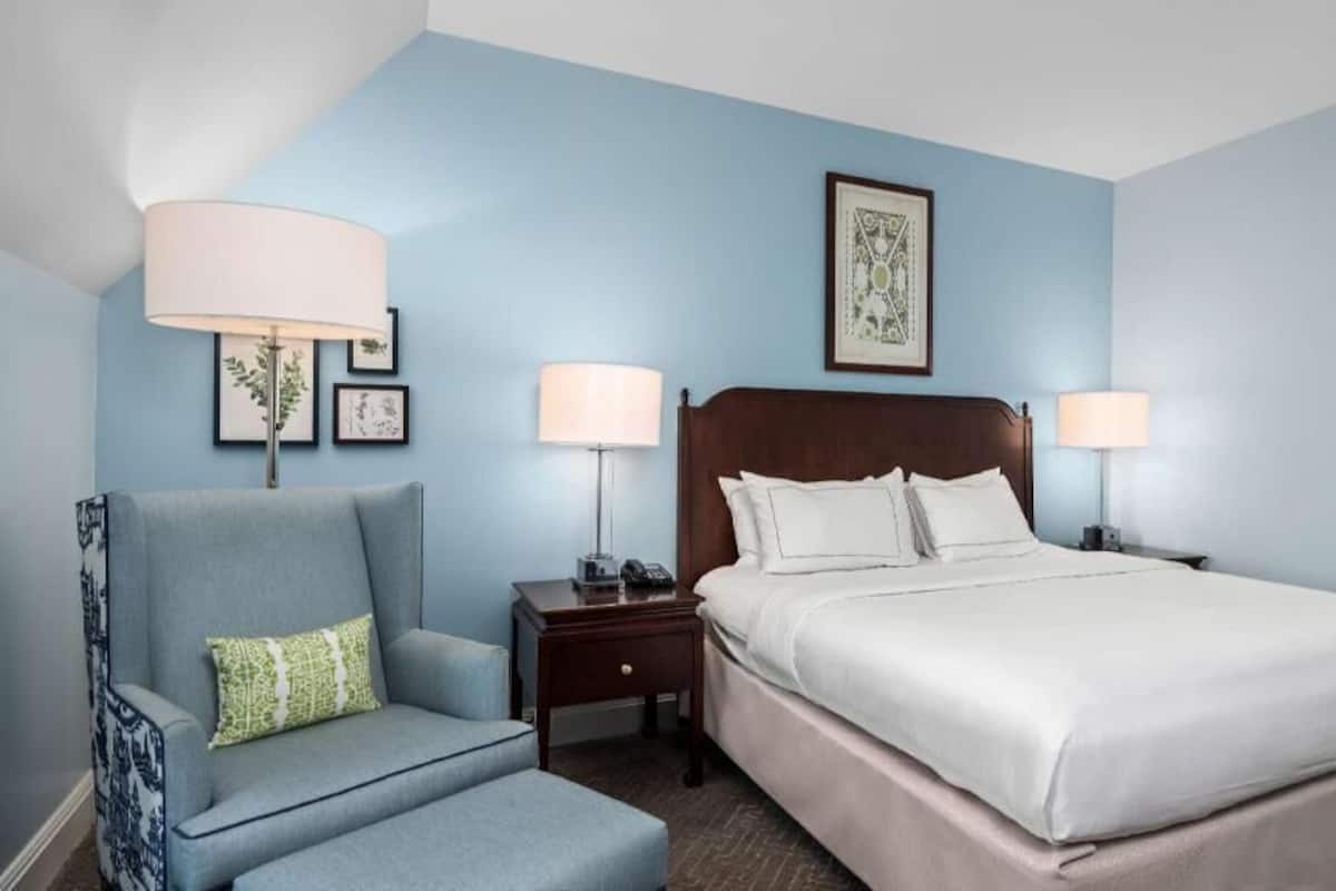 Egyptian cotton sheets, premium bedding, down comforters, pillowtop beds
