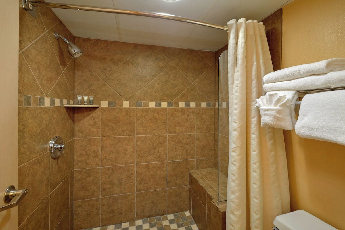 Standard Room, 2 Queen Beds (Stream View) | Desk, iron/ironing board, free WiFi, bed sheets