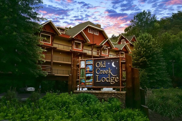 Old Creek Lodge - Gatlinburg, TN