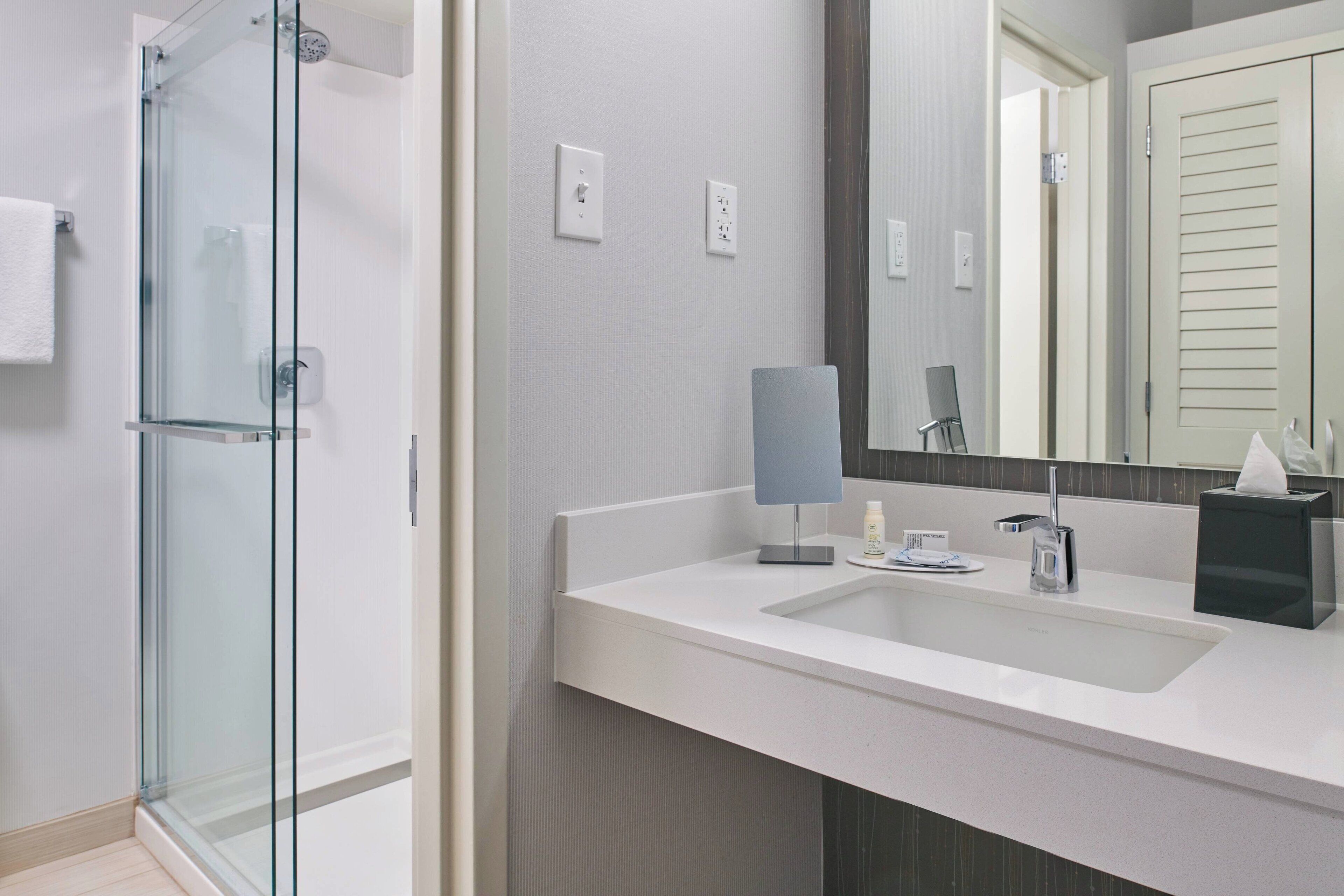 combined shower/bathtub, free toiletries, hair dryer, towels