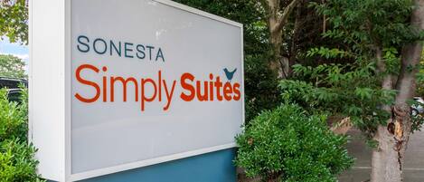 A sign for Sonesta Simply Suites.