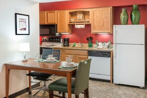 Full-sized fridge, microwave, oven, stovetop - Hawthorn Extended Stay by Wyndham Richardson (Richardson)