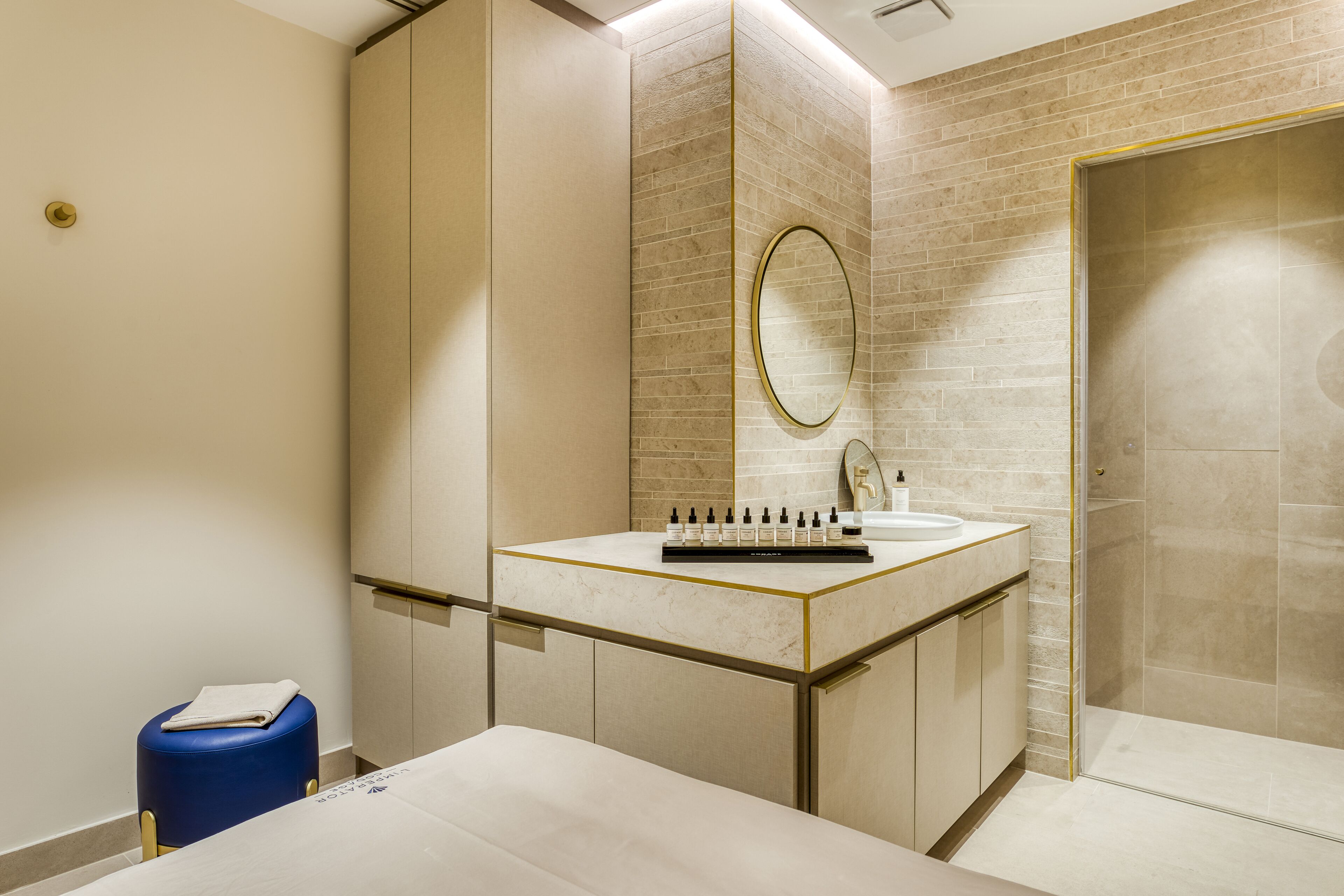 Couples treatment rooms, hot tub, steam room, body treatments