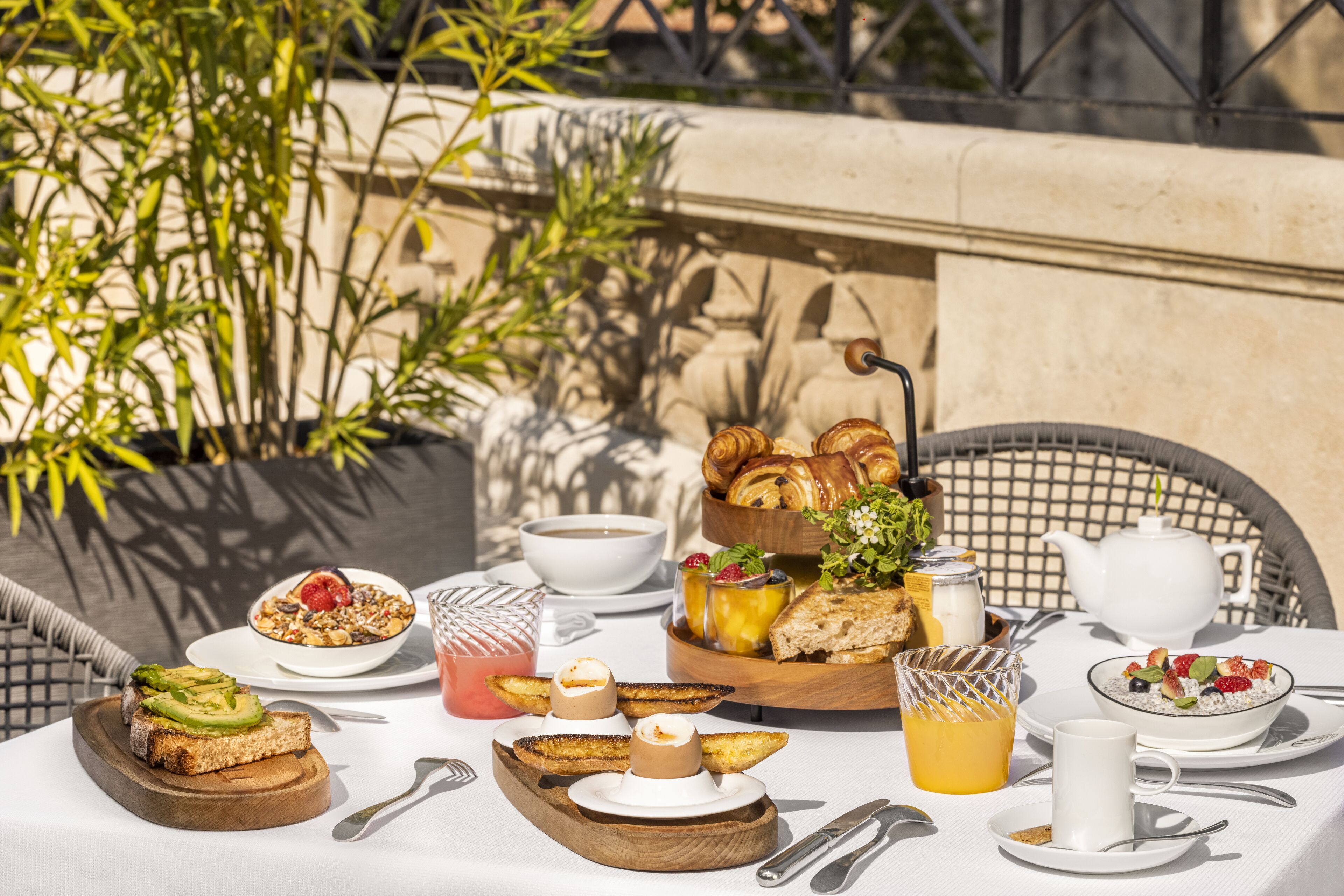 Daily continental breakfast (EUR 36 per person)