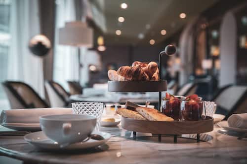 2 restaurants, breakfast, lunch, dinner served; French cuisine