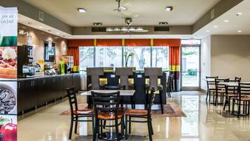 Tägliches inbegriffenes Frühstücksbuffet