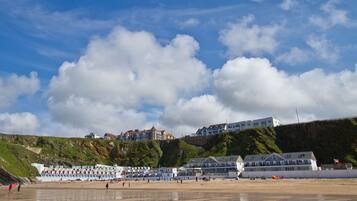 Beach nearby, sun-loungers, beach umbrellas, beach bar