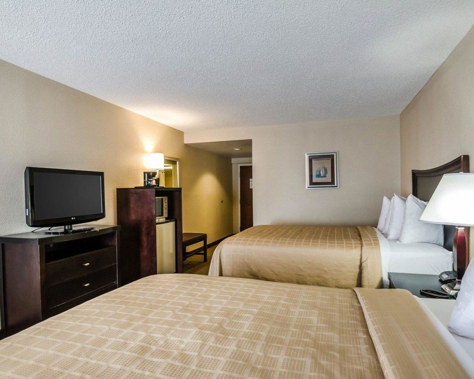 Soundproofing, iron/ironing board, free cots/infant beds, free WiFi