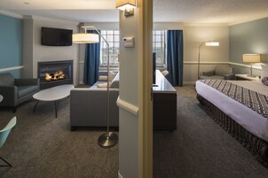 Suite, 1 Bedroom, Fireplace | Hypo-allergenic bedding, desk, laptop workspace, blackout curtains