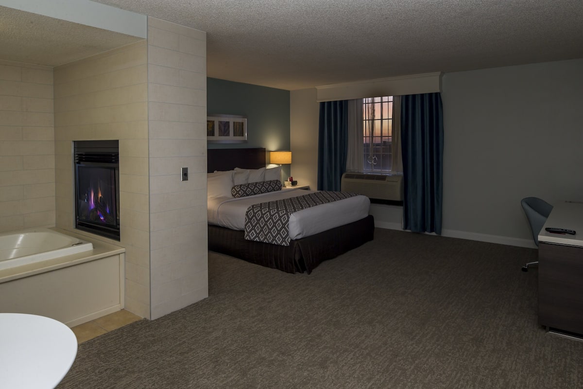 Suite, 1 Bedroom, Jetted Tub