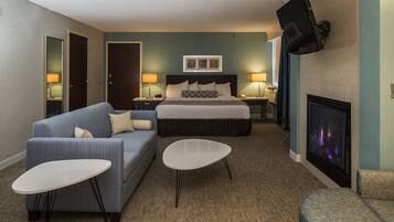 Suíte, 1 quarto, acessível para pessoas com deficiência física (Transfer Shower) | Roupas de cama antialérgicas, escrivaninha