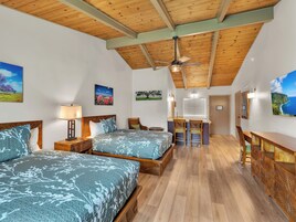 Escritorio, wifi gratis y ropa de cama 