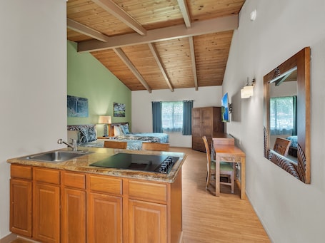 Studio, Kitchenette | Private kitchenette | Coffee/tea maker