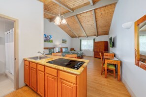 Studio, Kitchenette | Private kitchenette