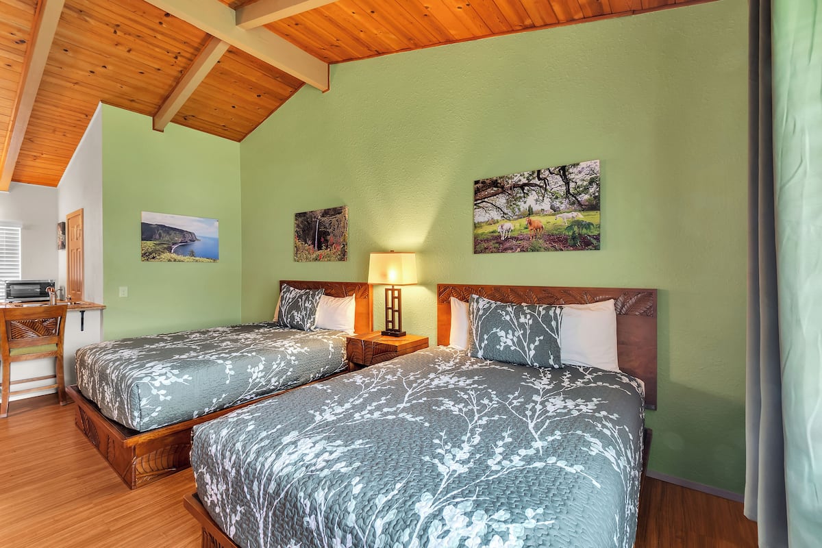 Studio, Kitchenette | Desk, WiFi (free), bed sheets