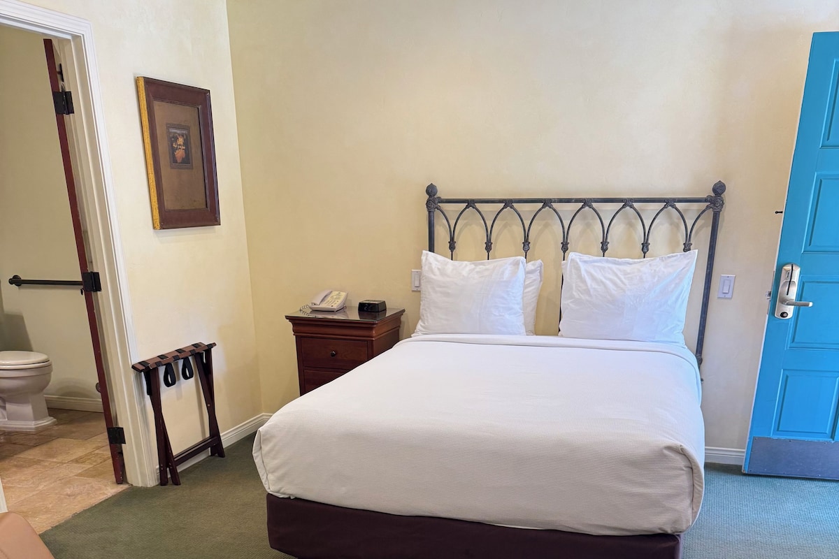 Standard Room, Accessible | Iron/ironing board, WiFi (free), alarm clocks, bed sheets