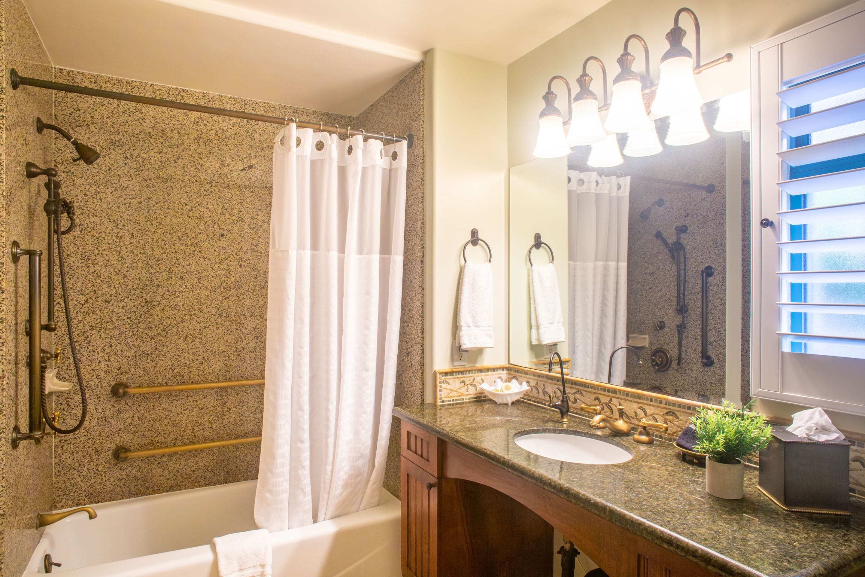 standard room, accessible | bathroom | combined shower/bathtub, hair dryer, towels