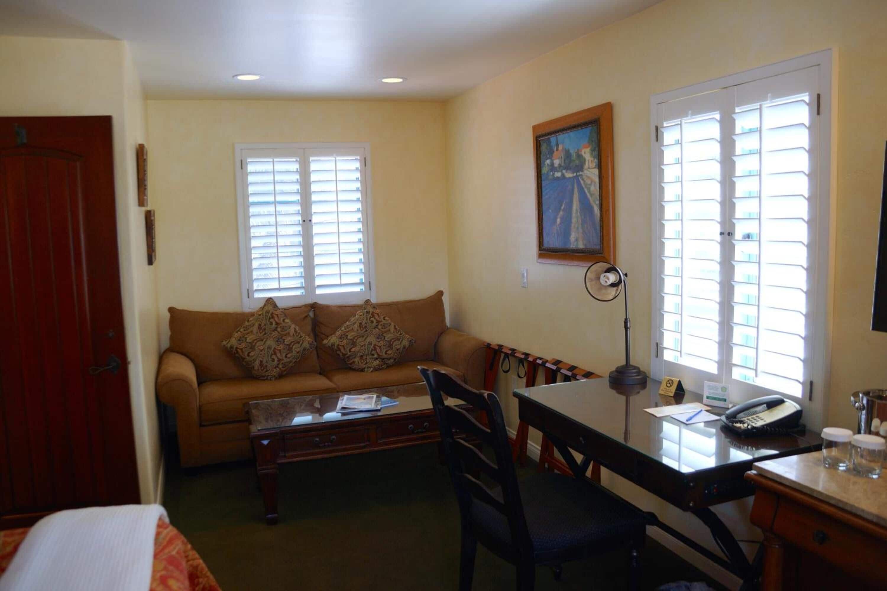 27-inch flat-screen tv with cable channels, tv