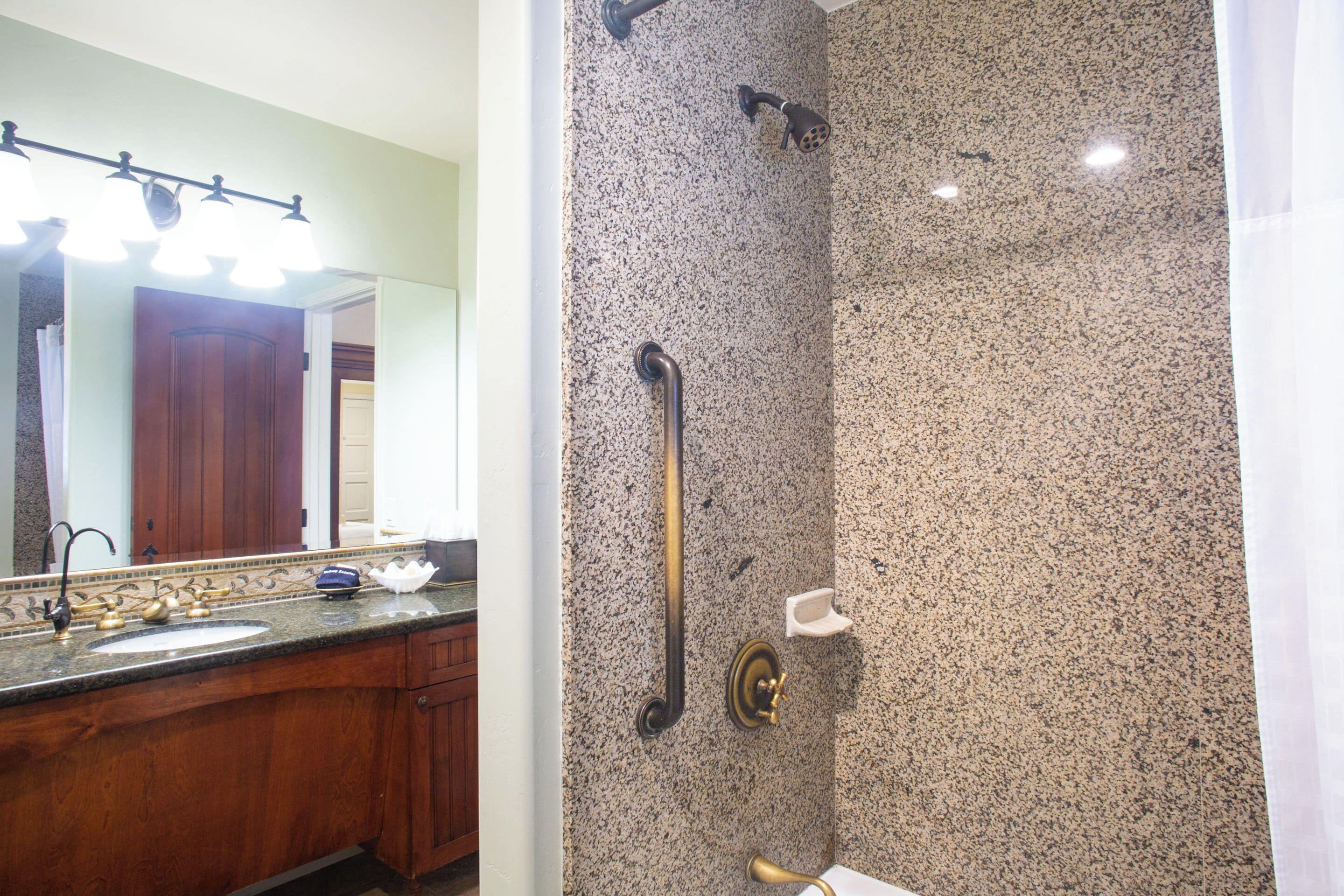 combined shower/bathtub, hair dryer, towels