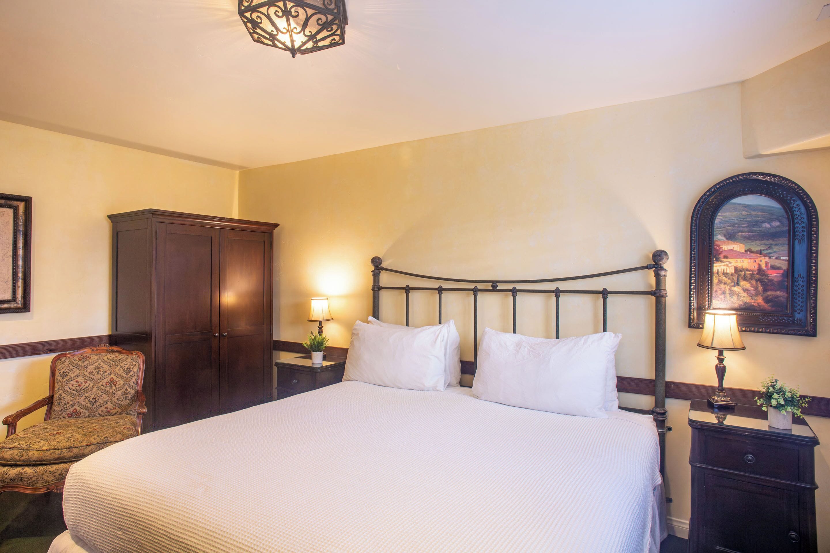 suite, 2 bedrooms, kitchen | iron/ironing board, free wifi, bed sheets, alarm clocks