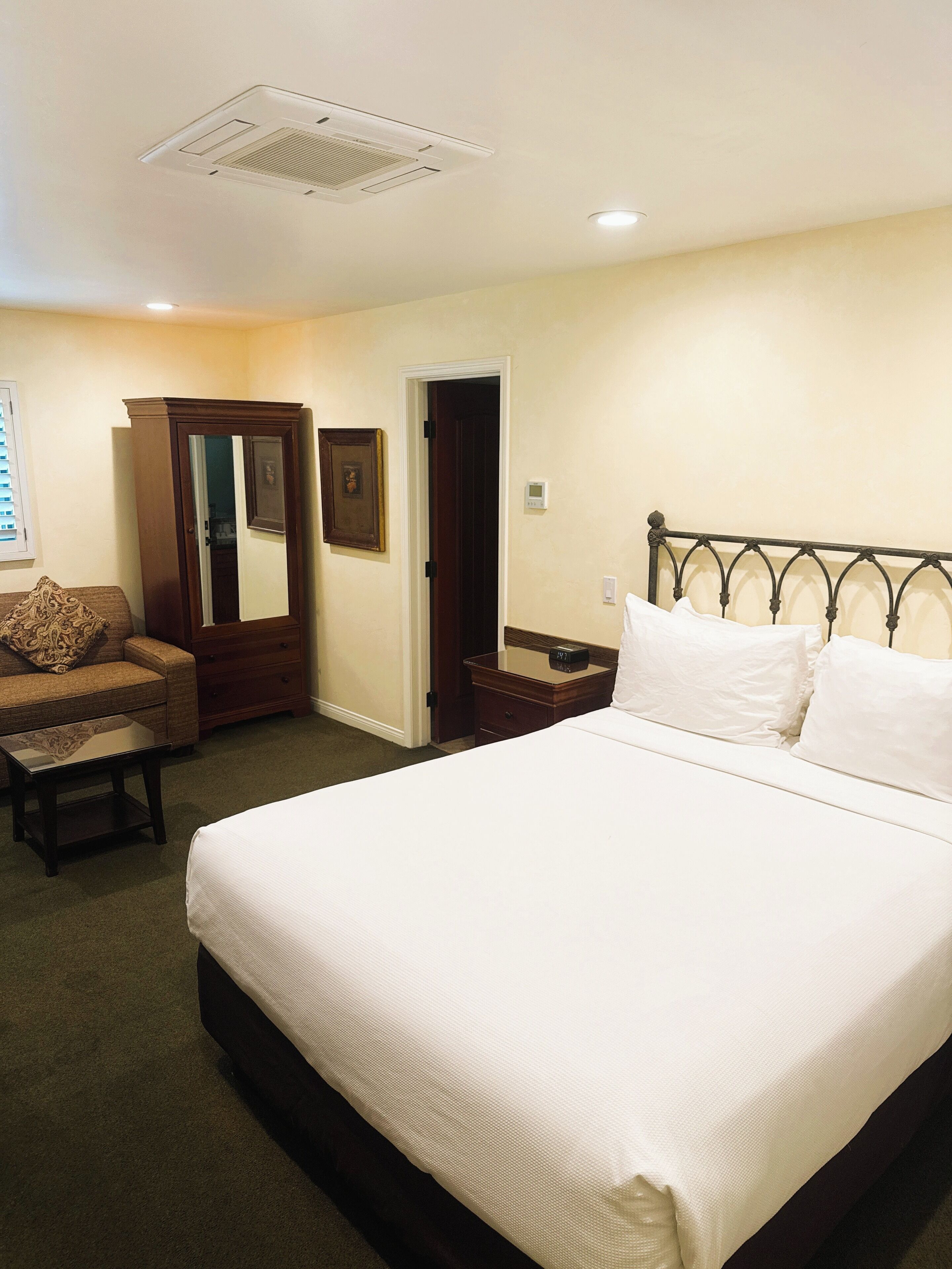 Deluxe Room, 1 Queen Bed with Sofa bed | Iron/ironing board, free WiFi, bed sheets, alarm clocks