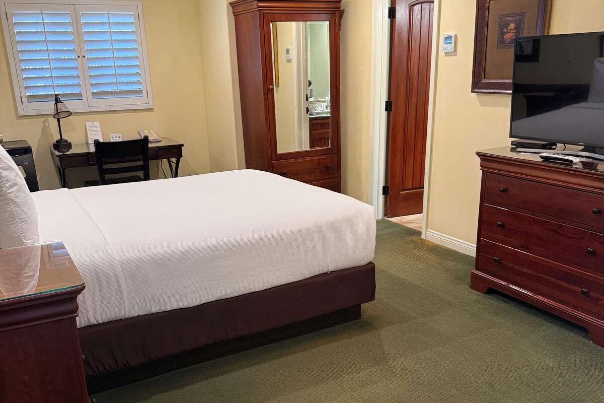 Iron/ironing board, WiFi (free), alarm clocks, bed sheets
