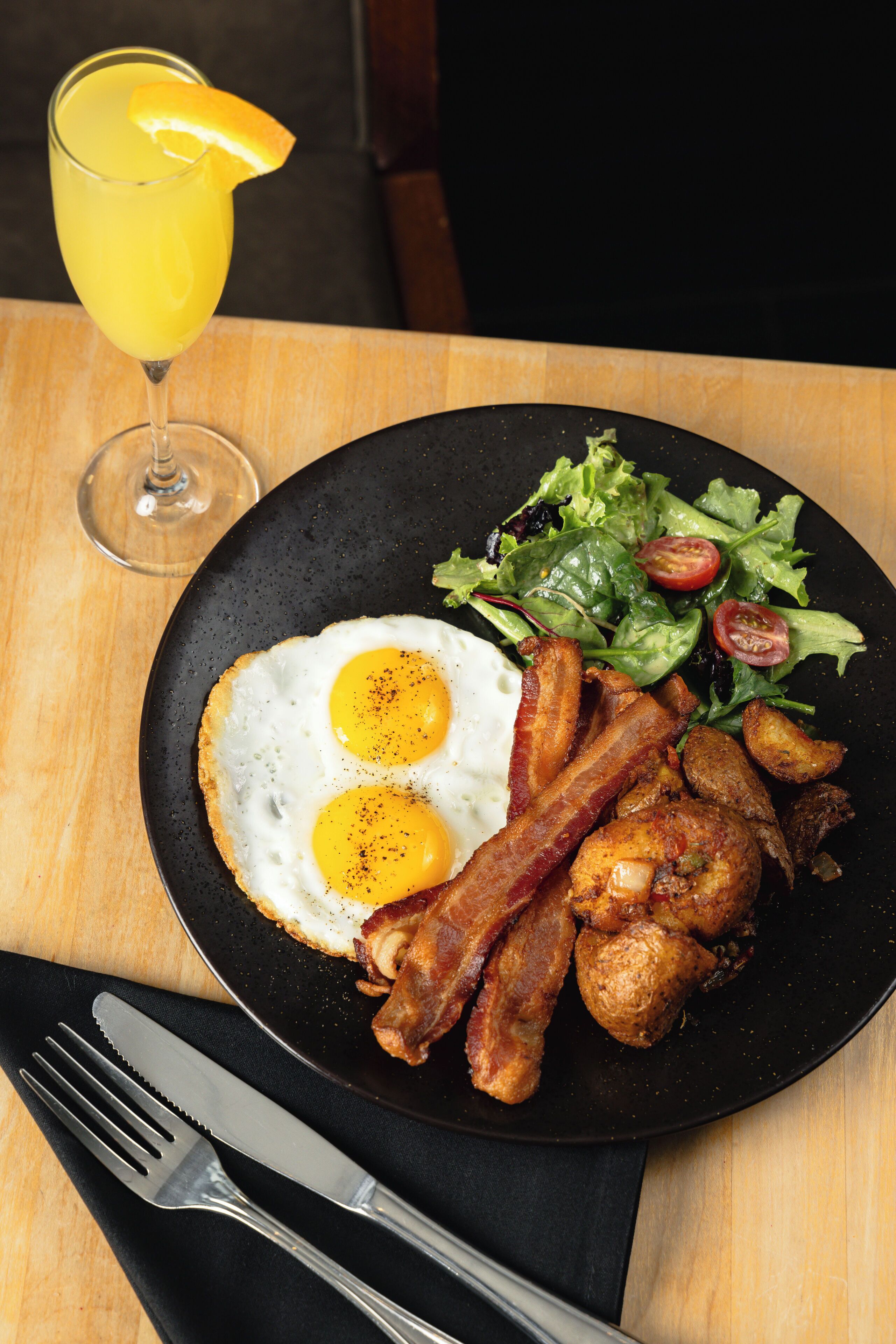 breakfast and dinner served, american cuisine