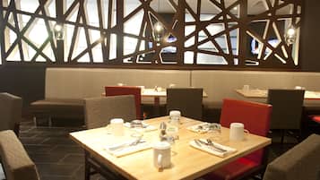 Se ofrece un desayuno bufé todos los días (por un coste adicional)