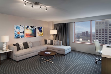 Premium bedding, in-room safe, desk, laptop workspace. Hyatt Regency Cincinnati